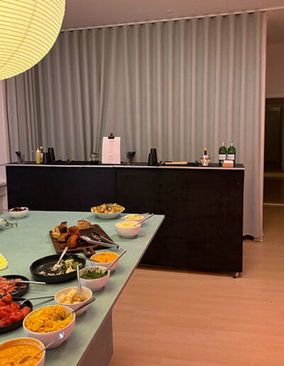 Bar og buffet hos Sprii