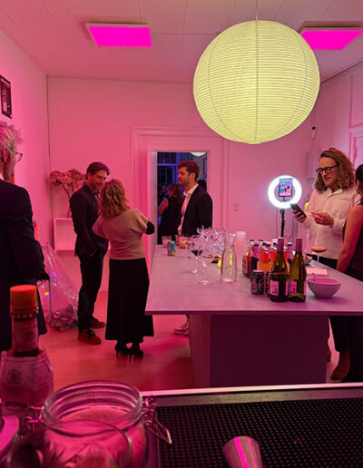 Glade gæster med fri bar til julefrokost